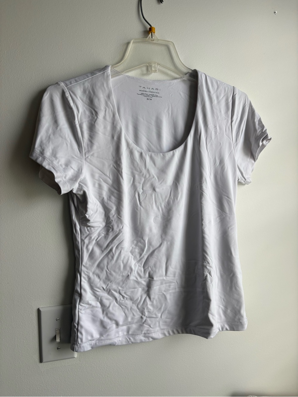 Tahari White Scoop Neck Short Sleeve Tee